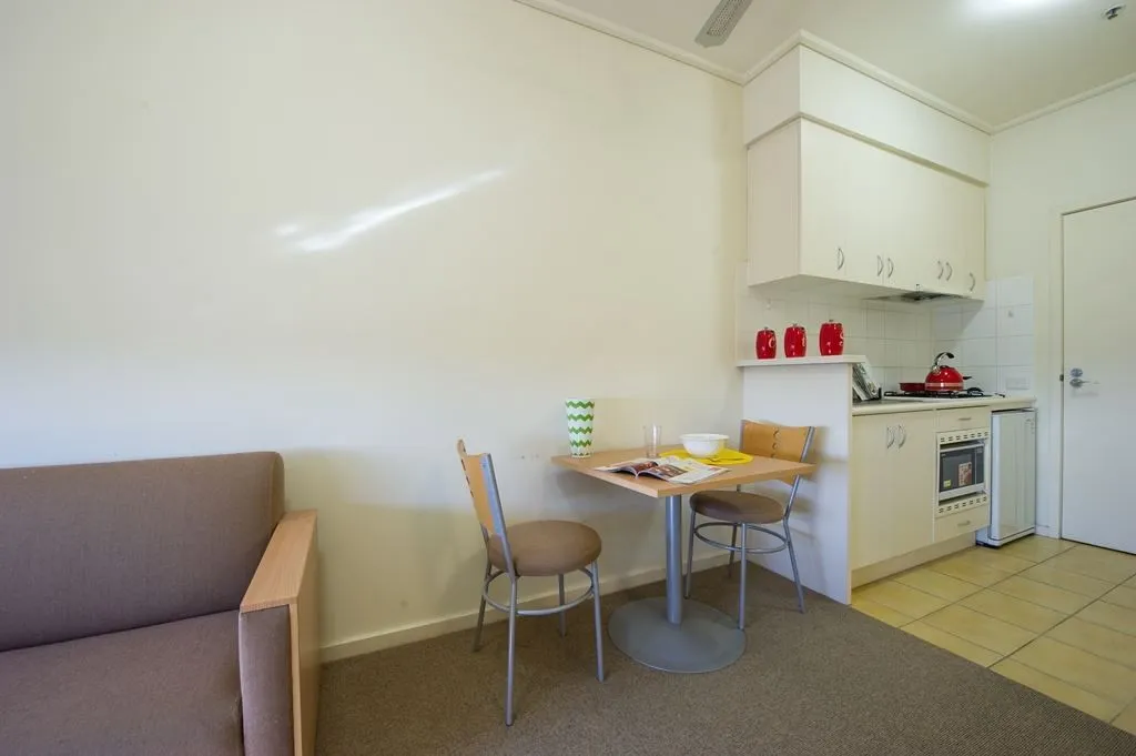 Student Living - 570 Lygon photo 9