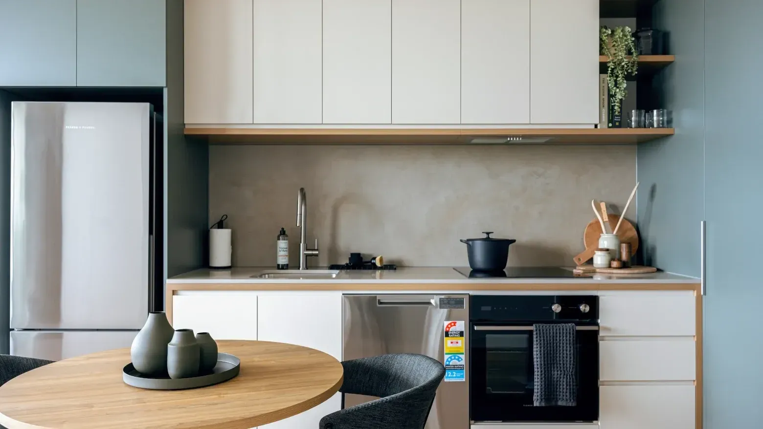Caulfield Place photo 8