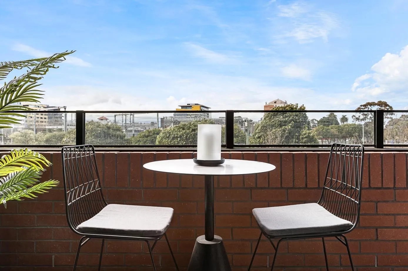 Caulfield Place photo 12