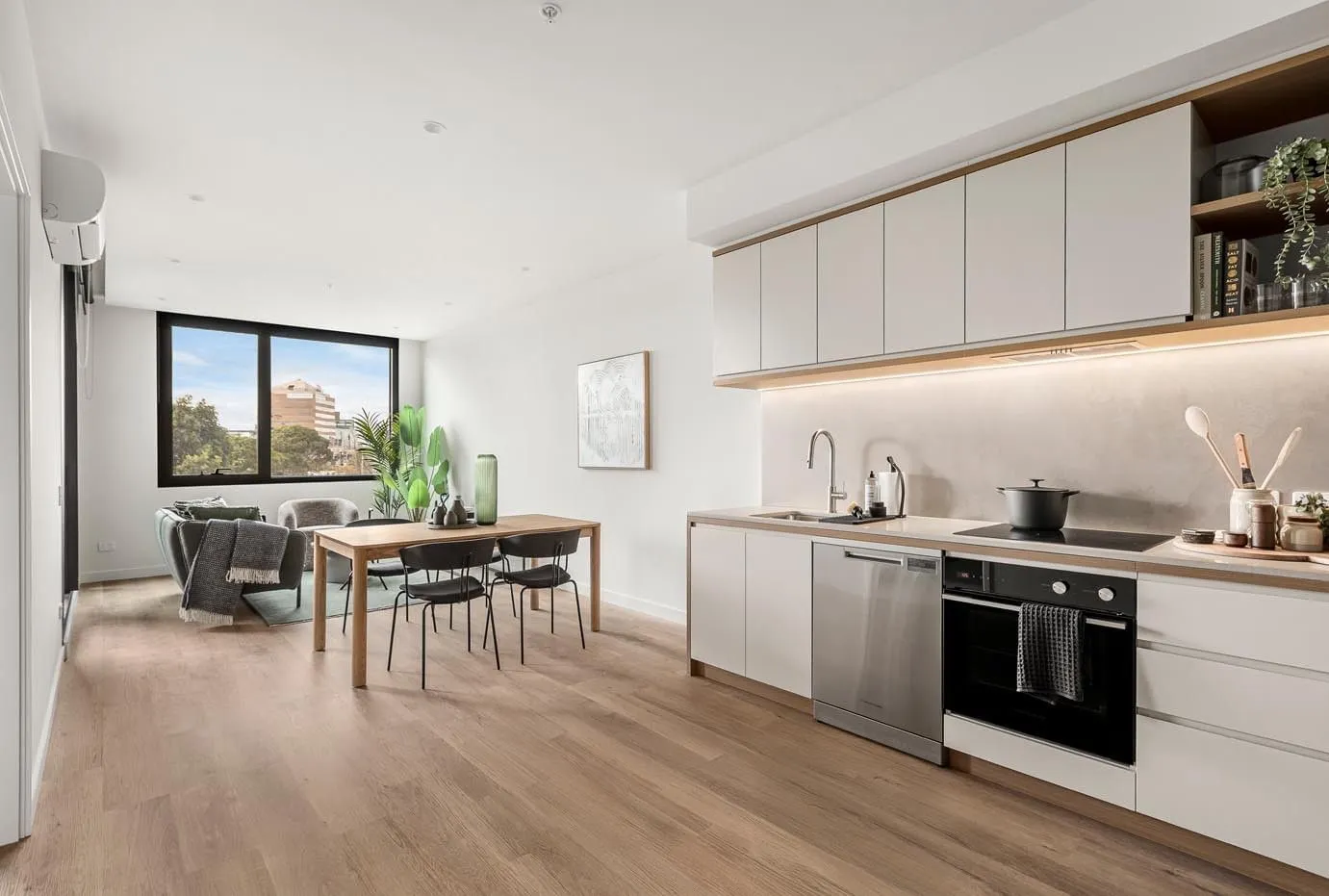 Caulfield Place photo 23