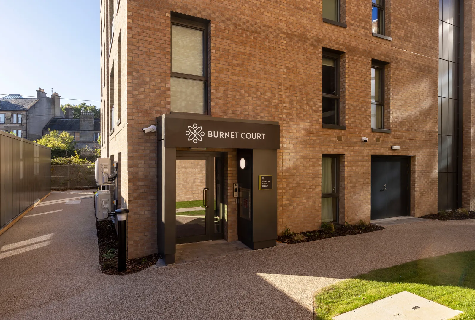 Burnet Court photo 4