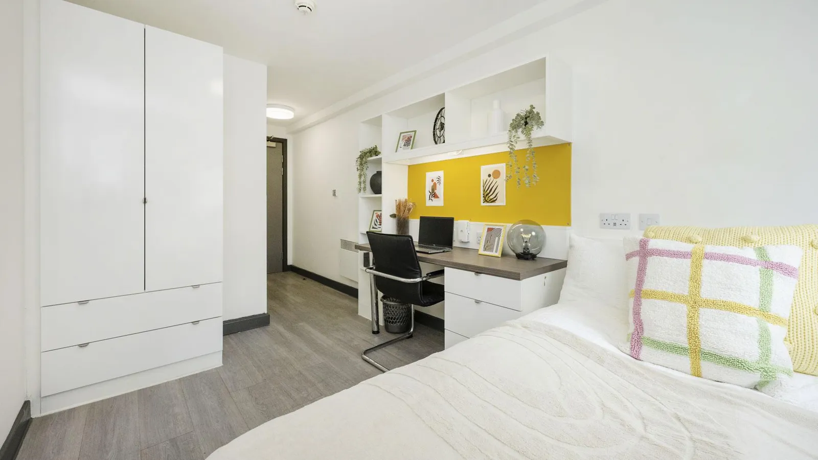 Albert Place photo 5